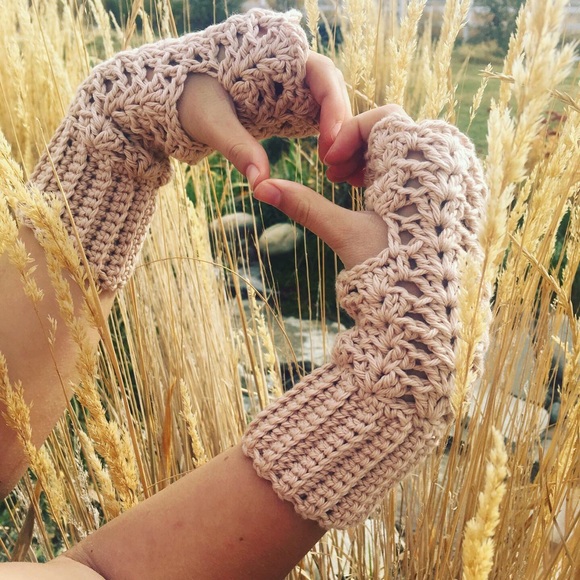 Handmade crochet fingerless gloves - Picture 3 of 8